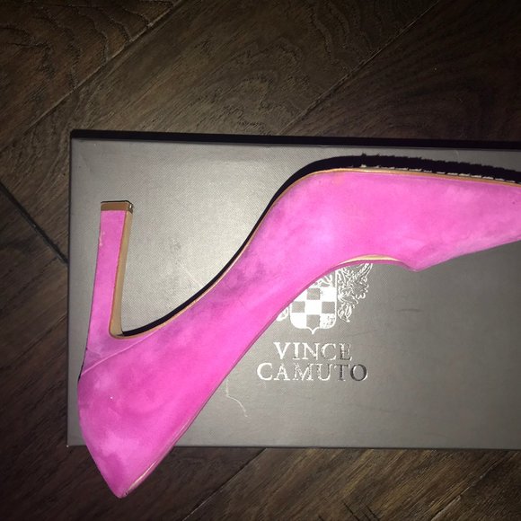 Vince Camuto Sariela Pointed Toe Pumps - Picture 7 of 10